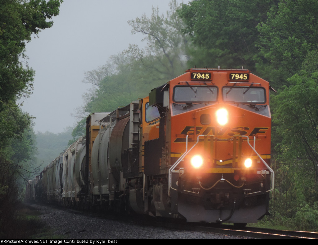 BNSF 7945 on 315